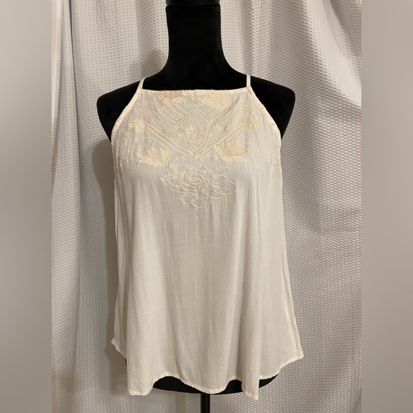love on a hanger Tops - Love On A Hanger beige floral embroidered tank top size medium